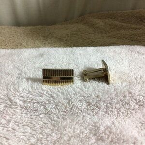 Men's Gold Ribbed Rectangle Cufflinks - Classic Formal Accessory